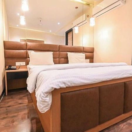 Solitaire Hotel Yeni Delhi Dış mekan fotoğraf