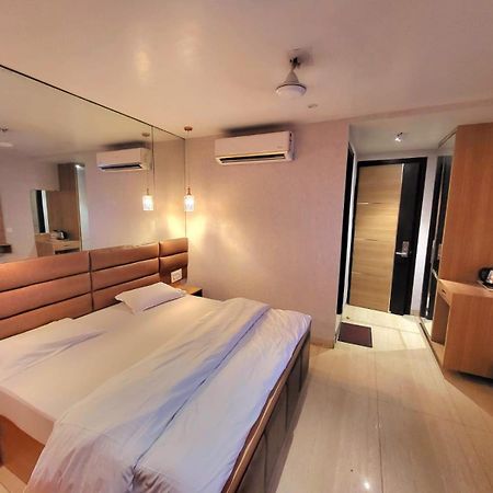 Solitaire Hotel Yeni Delhi Dış mekan fotoğraf