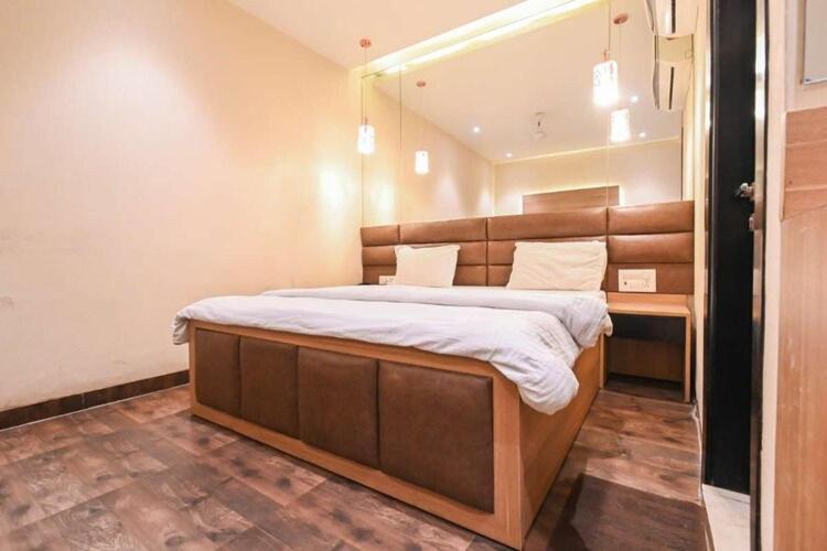 Solitaire Hotel Yeni Delhi Dış mekan fotoğraf