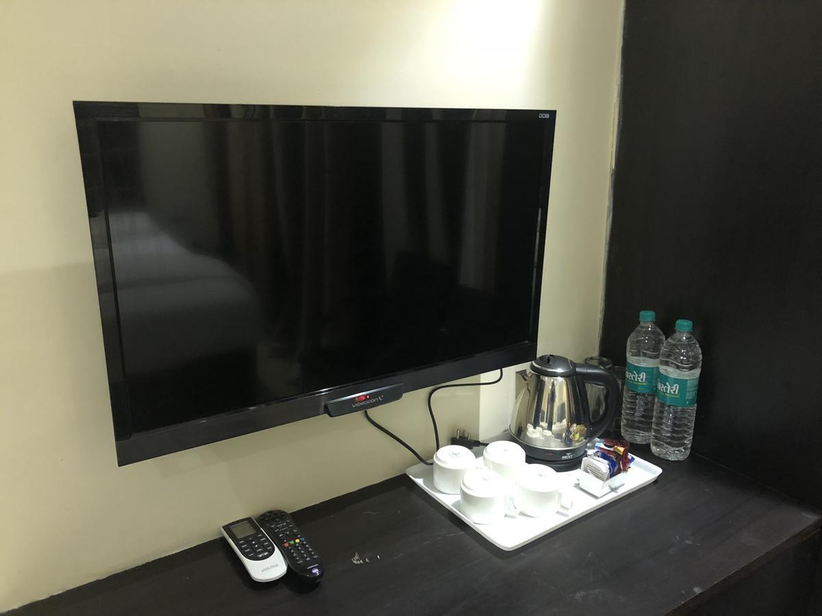 Solitaire Hotel Yeni Delhi Dış mekan fotoğraf