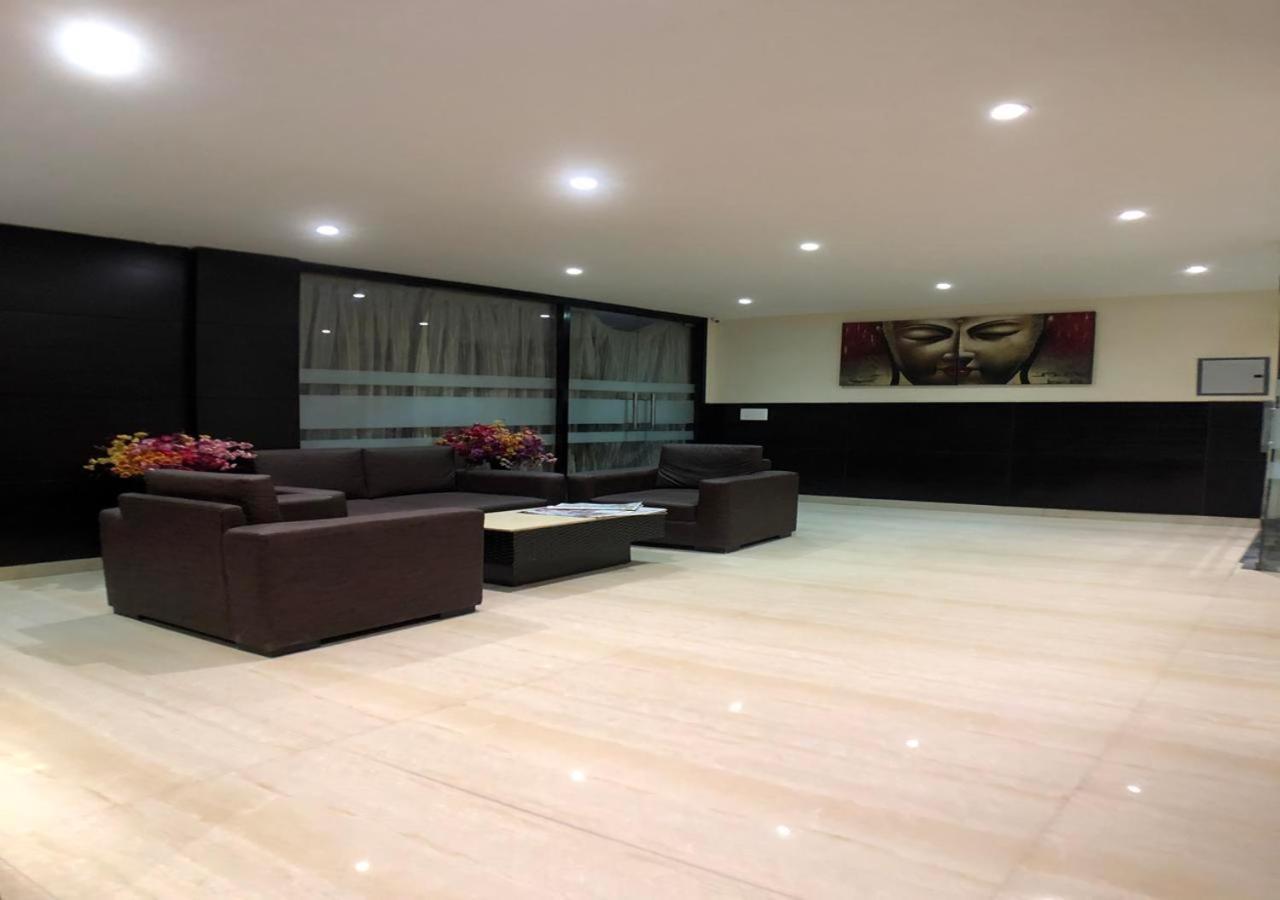 Solitaire Hotel Yeni Delhi Dış mekan fotoğraf